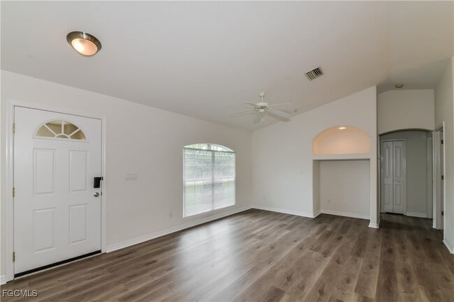 Building Photo - 3259 Toluca Terrace