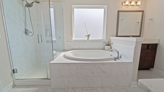 Building Photo - Beautifully Upgraded Home with Outdoor Fire Pit and Fenced Backyard in Buckhead East