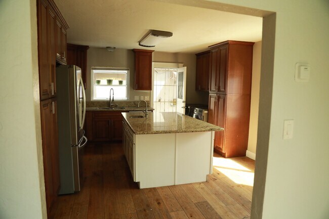 Building Photo - 4517 33rd St