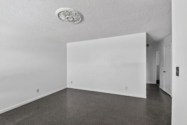 Building Photo - 1406 Barton Rd