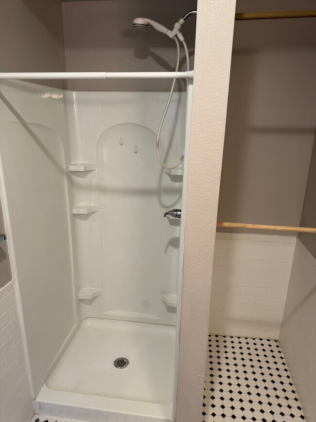 Building Photo - Western Building