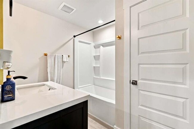 Building Photo - 6 Slick Ct