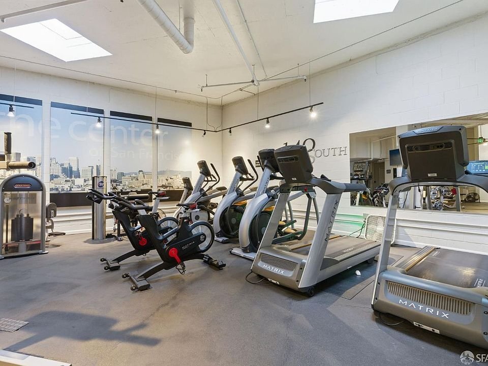 Building Photo - 140 S Van Ness Ave