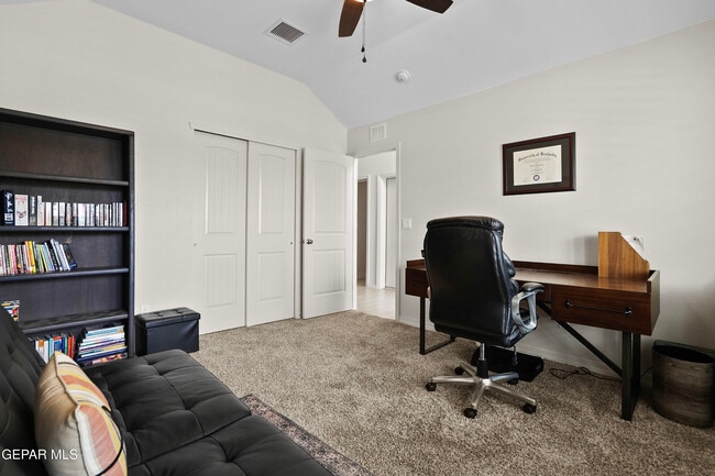 Building Photo - 13920 Loreina Luz Ave
