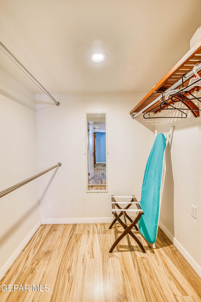 Building Photo - 1701 Elm St