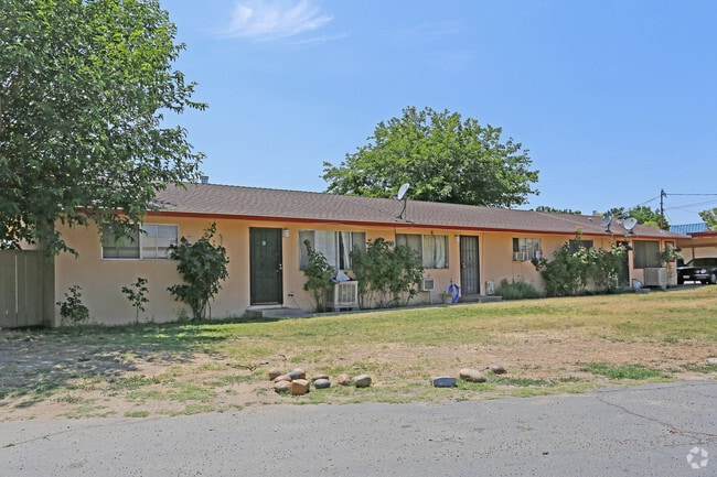 Building Photo - Hacienda Ranch Apartments