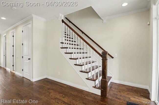 Building Photo - 714 E University Ave