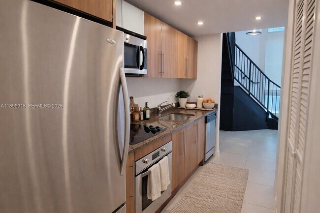 Building Photo - 300 S Biscayne Blvd