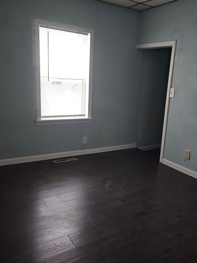 Building Photo - Cute and Cozy 2BR/1BA House