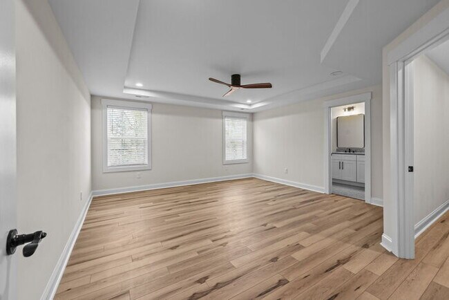 Building Photo - Stunning New Build!