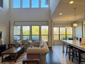 Building Photo - 2405 Bigleaf Ct