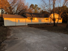 Building Photo - Beautiful 3 Bedroom 2 Bath Home!