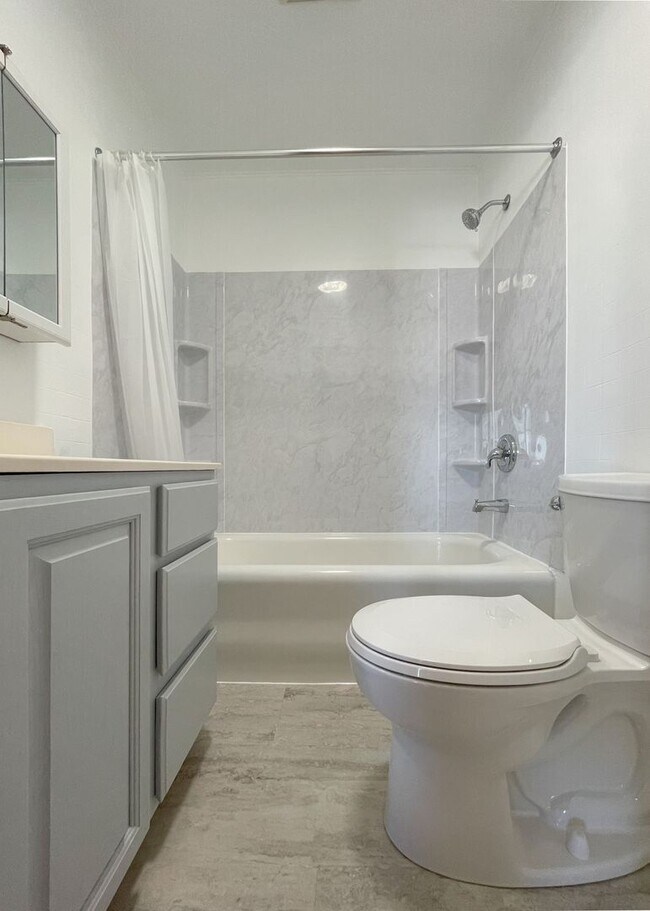 Building Photo - 1605 Yout St