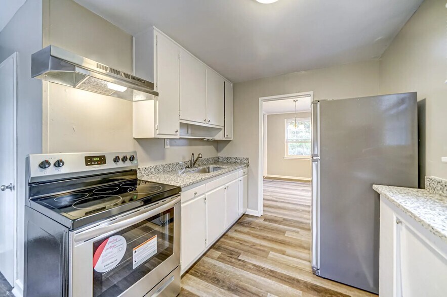 Building Photo - 661 Lorraine Dr