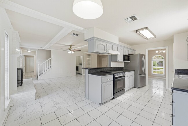 Building Photo - 2406 Joel Wheaton Rd