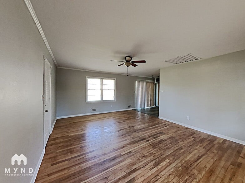 Building Photo - 5245 Louis Xiv Ln SW