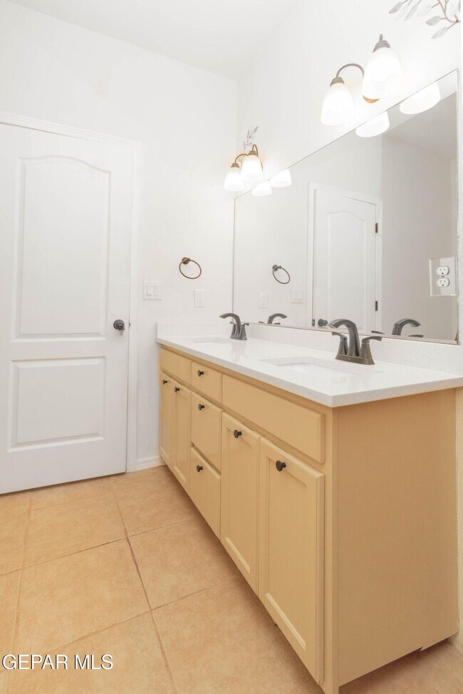 Building Photo - 14749 Sand Gate Dr
