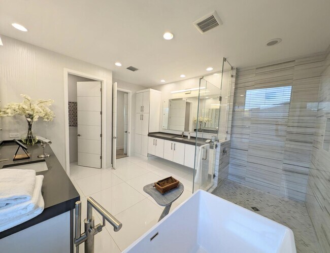 Building Photo - 17299 Pagoda Palms Dr