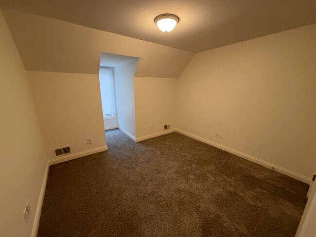 Building Photo - 113 Manor Ave