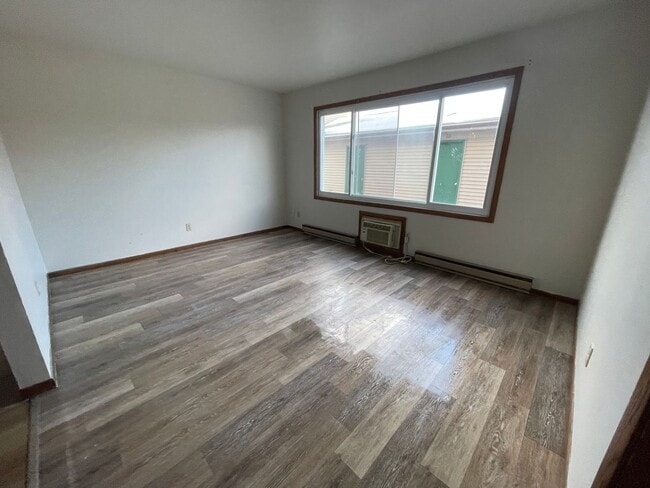 Building Photo - 909 Genrich St