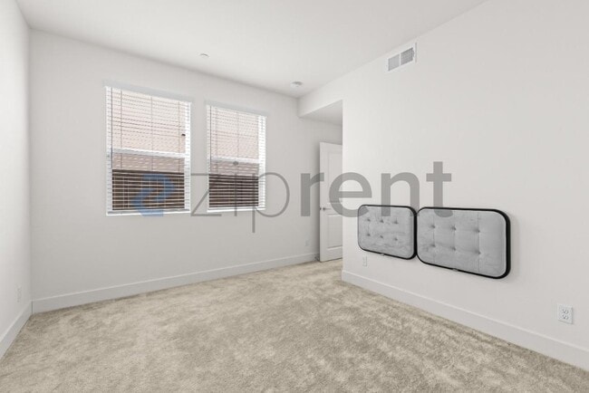 Building Photo - 2412 Paseo Archer