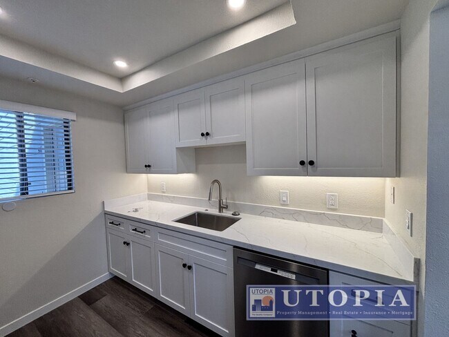 Building Photo - Newly Remodeled 2 Bed 1 Bath Unit Right Near Cabrillo College