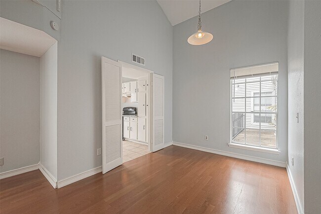 Building Photo - 9809 Richmond Ave.