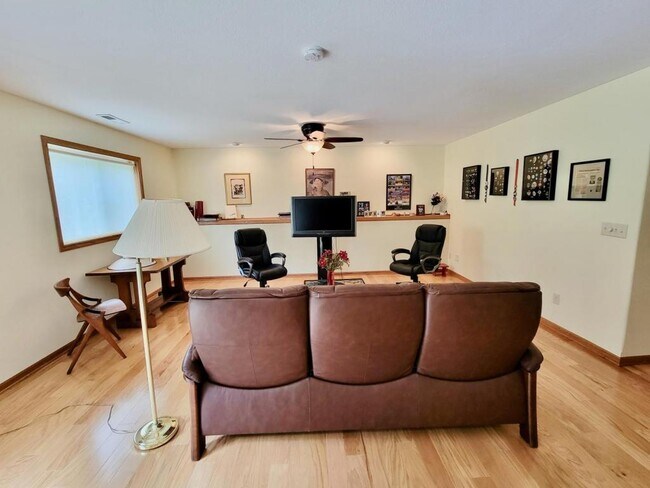 Building Photo - 29622 Gateway Ave