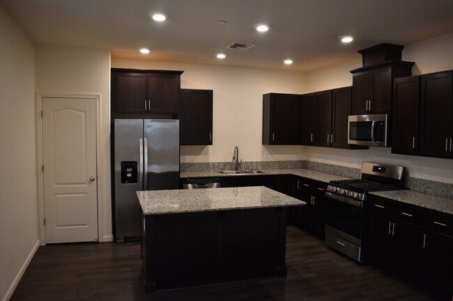 Building Photo - 662 Pegasus Dr