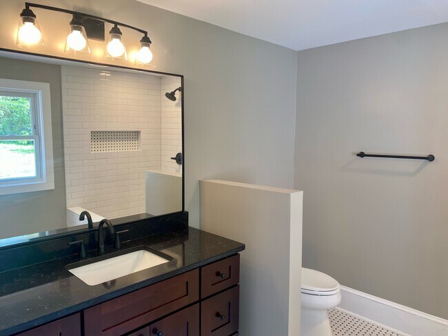 Building Photo - 115 Converse St