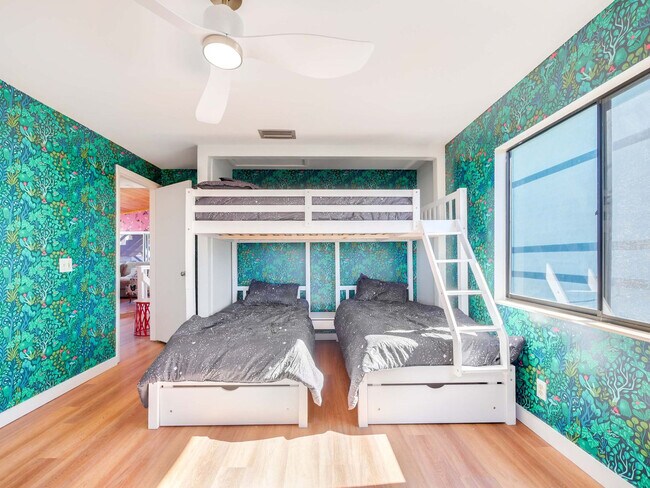 Building Photo - 5537 Pelican Way