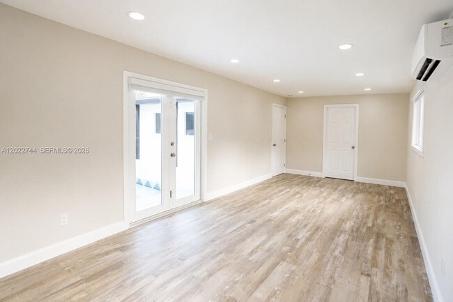 Building Photo - 2573 Conroy Dr