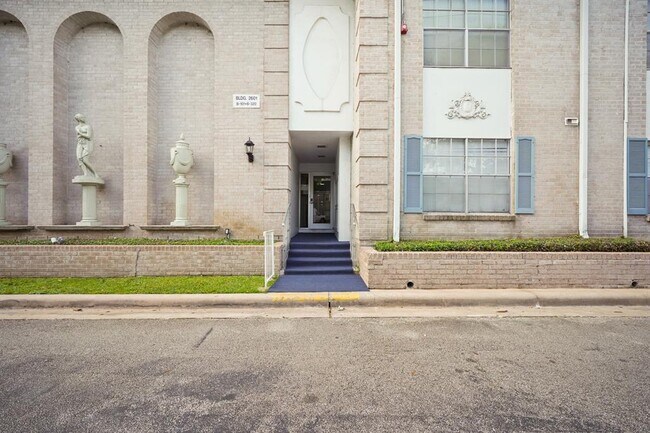 Building Photo - 2601 Bellefontaine St