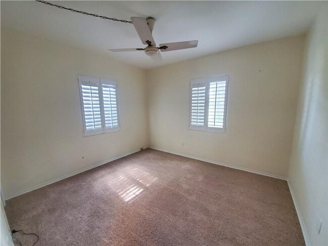 Building Photo - ANNUAL RENTAL 2/1 COTTAGE