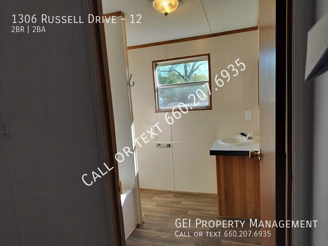 Building Photo - Beautifully updated two bedroom home