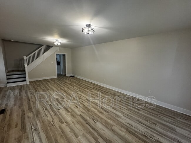 Building Photo - 18 N Gray St