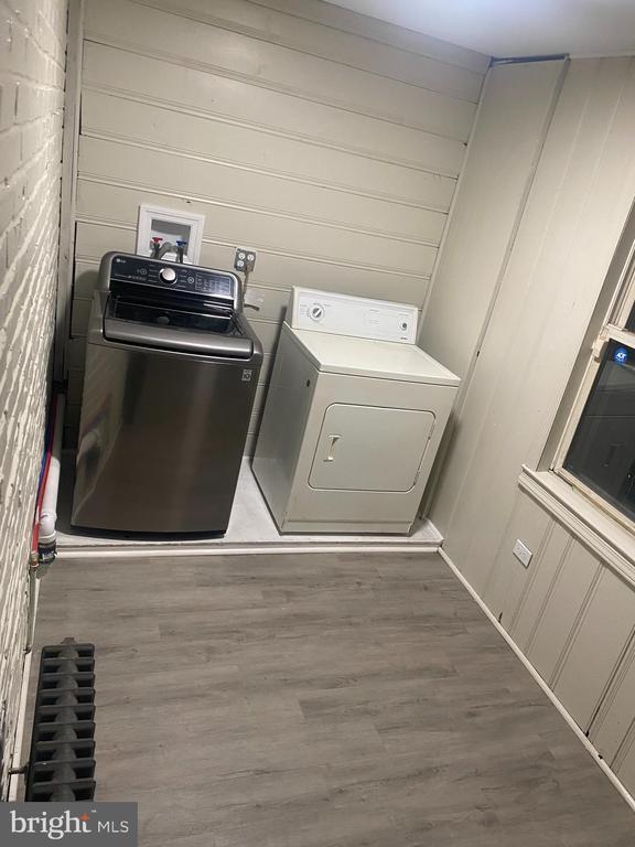 Building Photo - 68 Barnt Ave