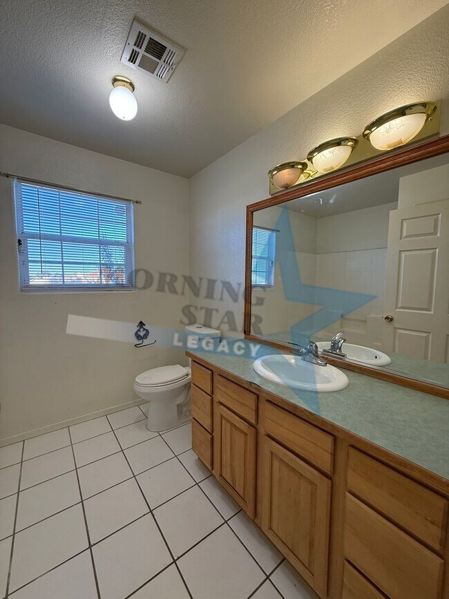 Building Photo - 4 bedroom, 4 bath house - Must see landscaping!