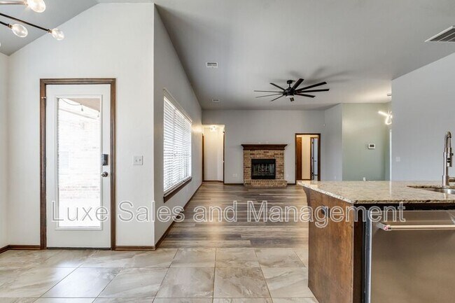 Building Photo - 1174 Misty Dr NW