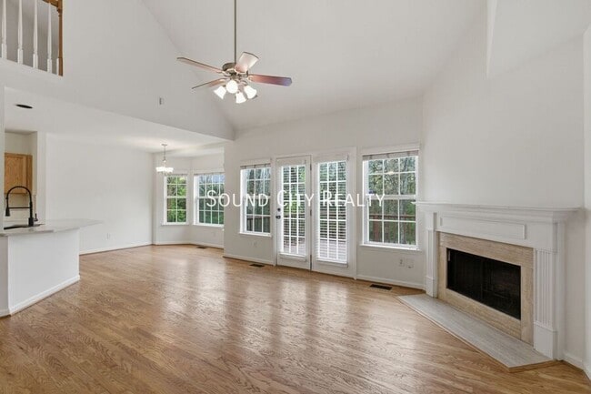 Building Photo - 5112 Bay Overlook Dr