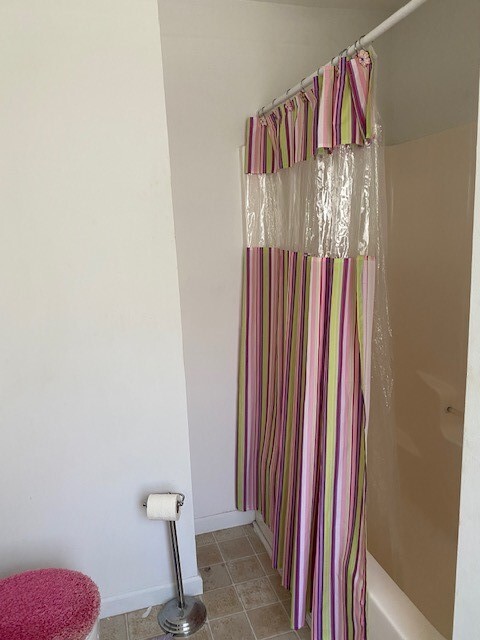 Building Photo - 725 Bellview Way