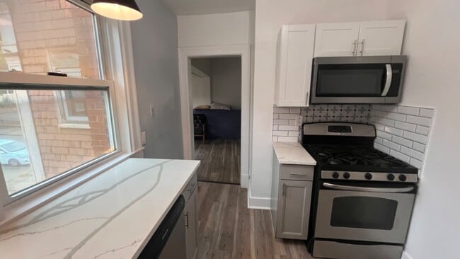 Building Photo - 5801 Douglas St