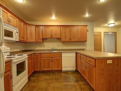 Building Photo - 5916 Delikowski St