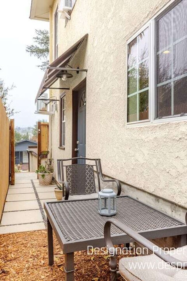 Building Photo - Roy