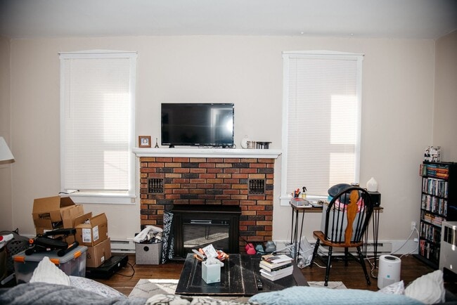 Building Photo - 154 E High St