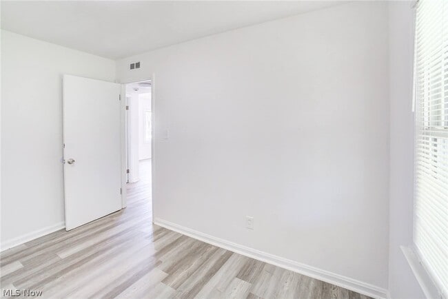 Building Photo - 13117 Wilton Ave