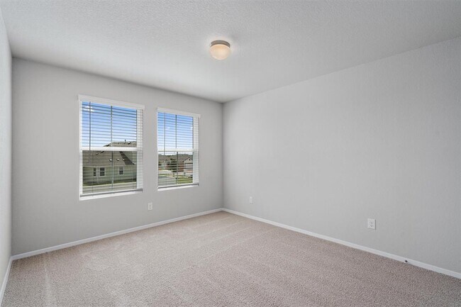 Building Photo - 621 Running Creek Dr