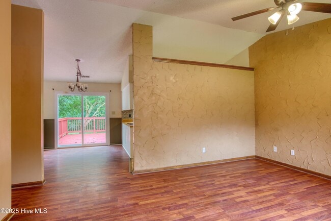 Building Photo - 303 Sedgefield Ct