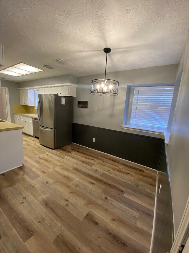 Building Photo - 11702 N Petersham Dr