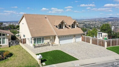 Building Photo - Spacious Rental in Anaheim Hills